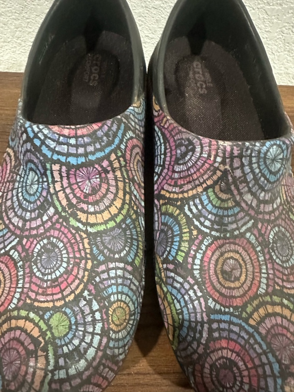 CROCS Black Clogs with Multicolor Circular Mosaic Print